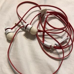 Beat earphones